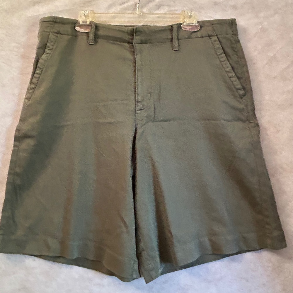 American Eagle Women 16 Olive Green Stretch 11 Trouser Bermuda Shorts NWT